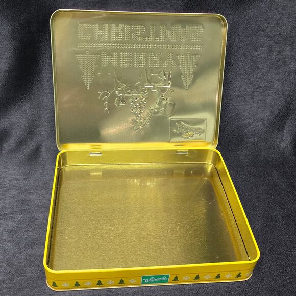 Whitman's Sampler Snoopy Red Merry Christmas Storage Container Peanuts Tin - Picture 2 of 11